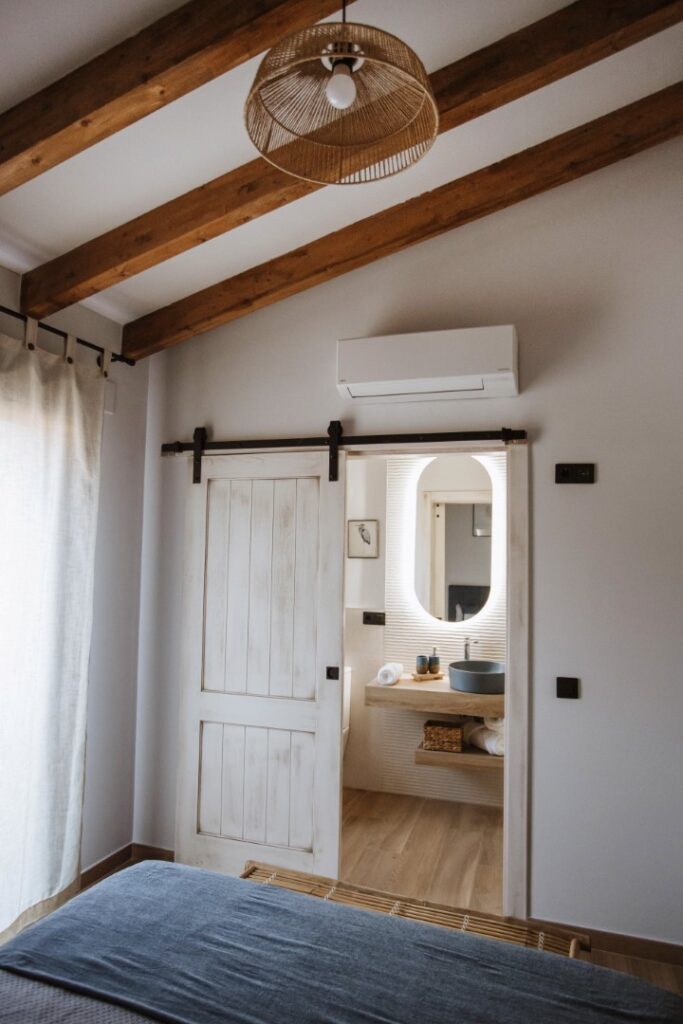 Detalle habitación doble con baño privado